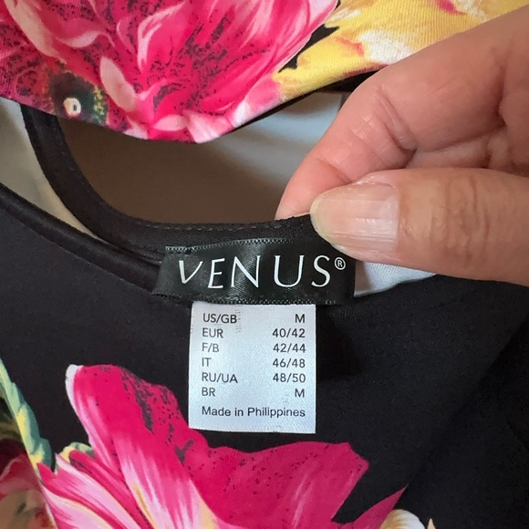 Spring off the shoulders mini dress with bell sleeves - Picture 4 of 5